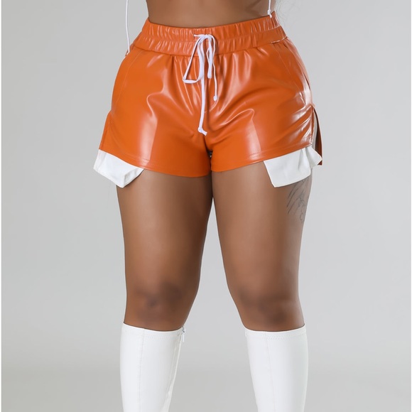Feel Wild Shorts - Picture 1 of 3
